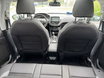 Peugeot 2008 e-HDi 92 CV Stop&Start Allure (17)