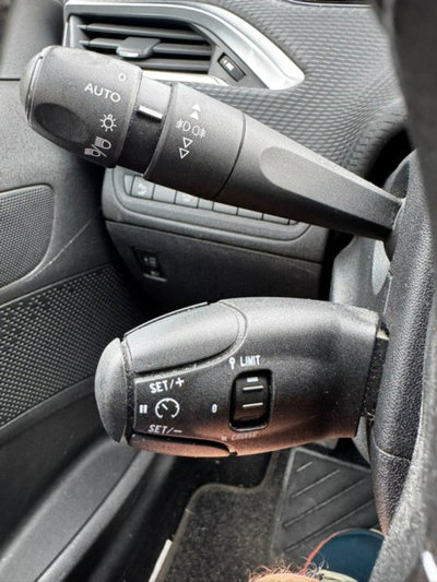 Peugeot 2008 e-HDi 92 CV Stop&Start Allure (19)