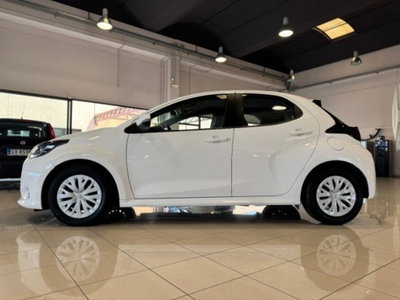 Toyota Yaris 1.0 5 porte Active (2)
