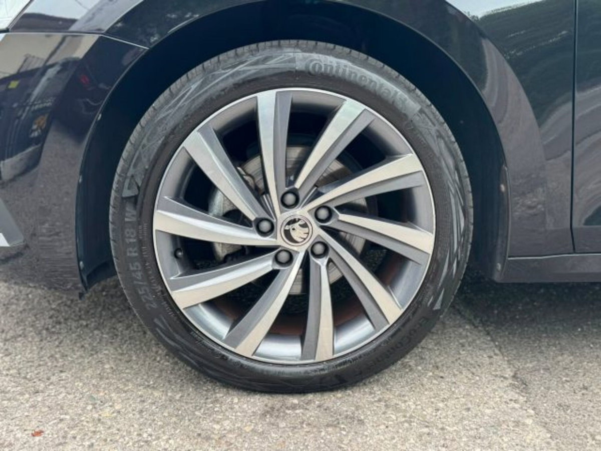 Skoda Octavia Station Wagon 1.5 e-TEC DSG Wagon Sportline (6)