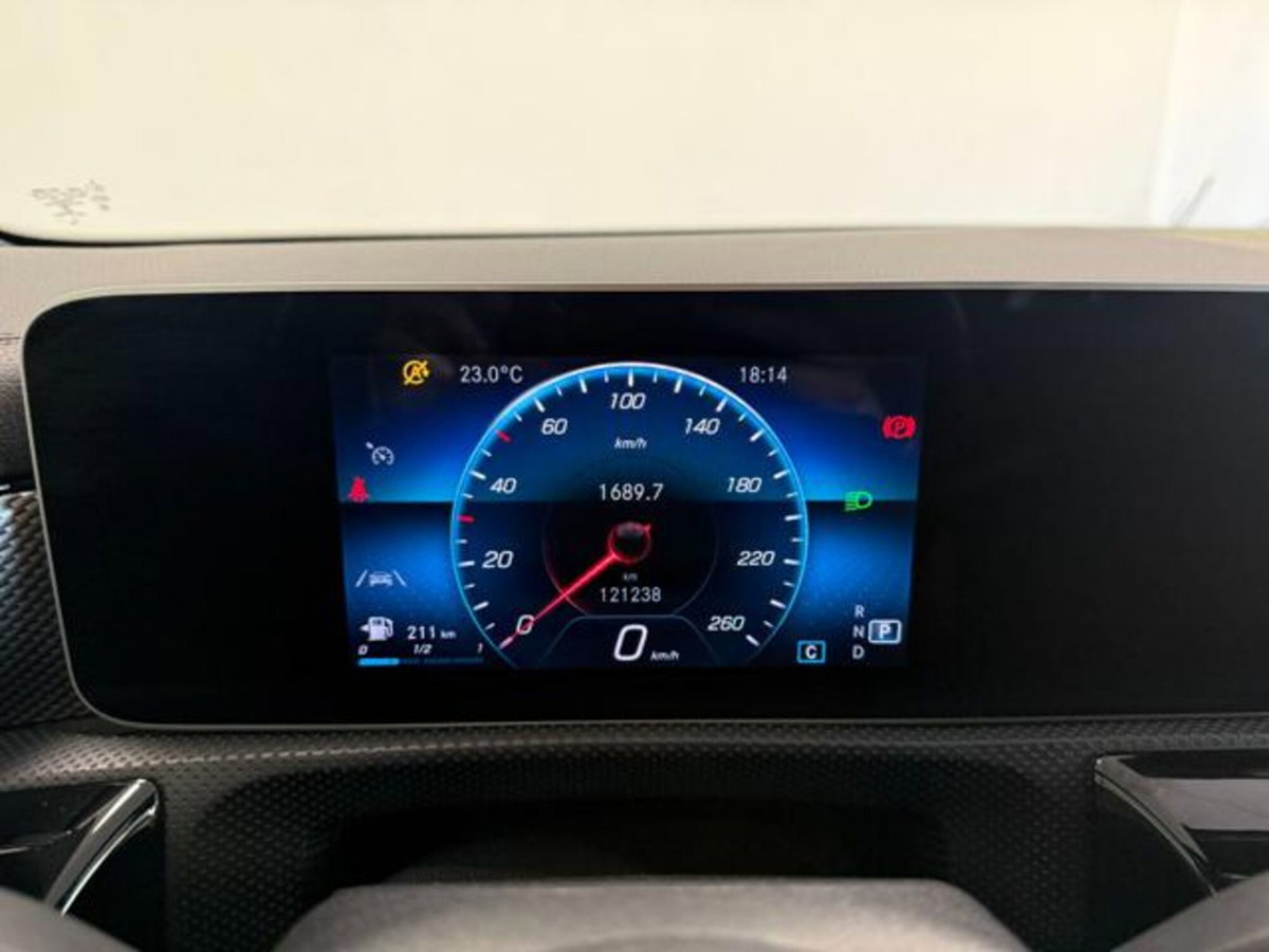 Mercedes-Benz CLA Shooting Brake 200 d Automatic Shooting Brake Executive (17)