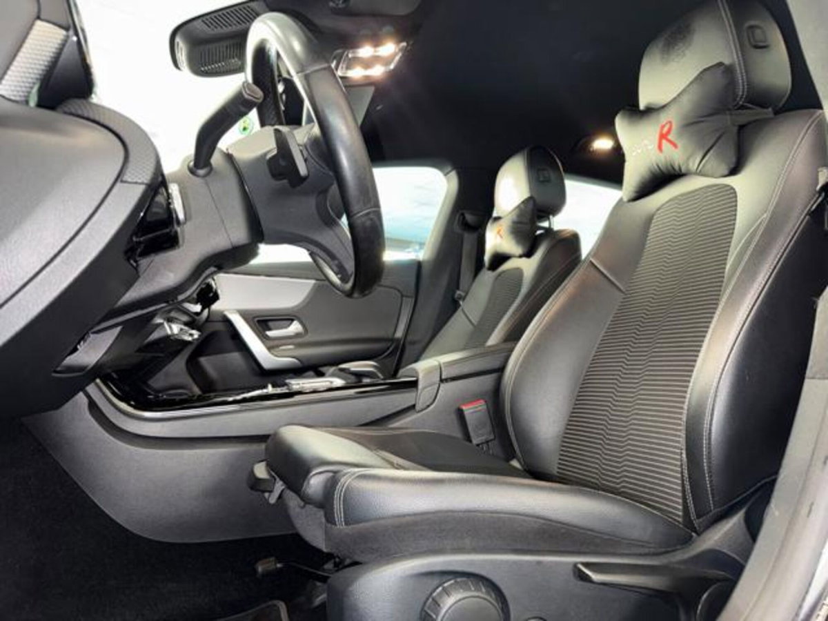 Mercedes-Benz CLA Shooting Brake 200 d Automatic Shooting Brake Executive (2)