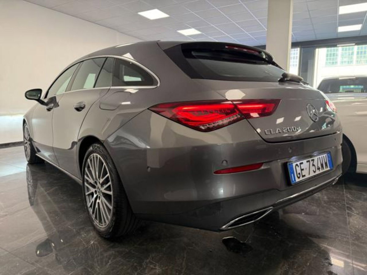 Mercedes-Benz CLA Shooting Brake 200 d Automatic Shooting Brake Executive (4)