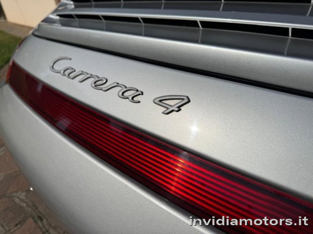 Porsche 911 Coupé Carrera 4 (5)