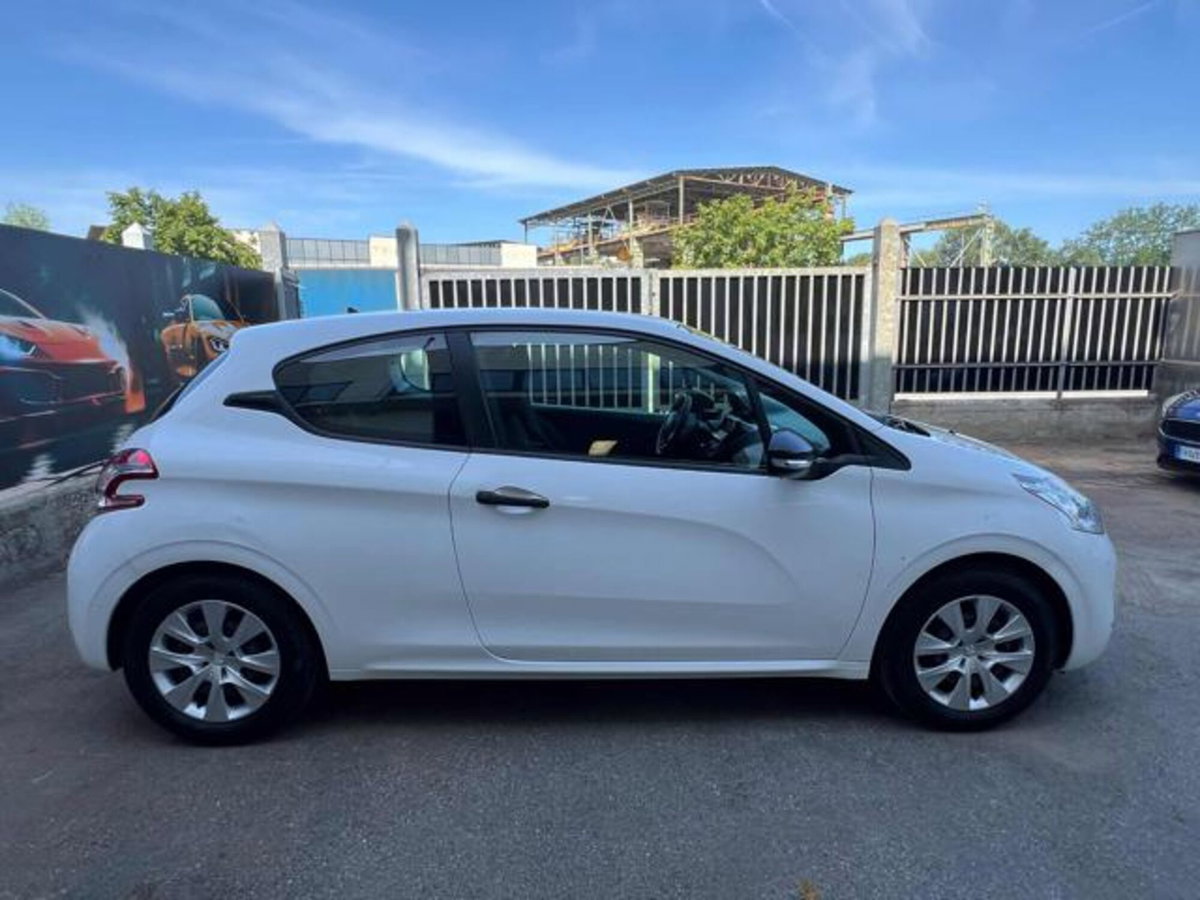 Peugeot 208 VTi 82 CV 3 porte Allure (4)