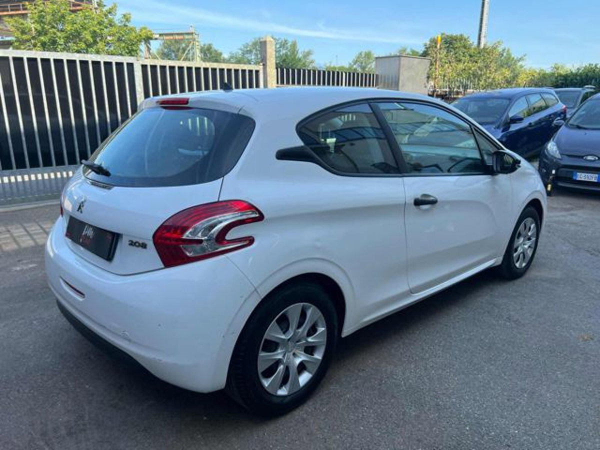 Peugeot 208 VTi 82 CV 3 porte Allure (5)