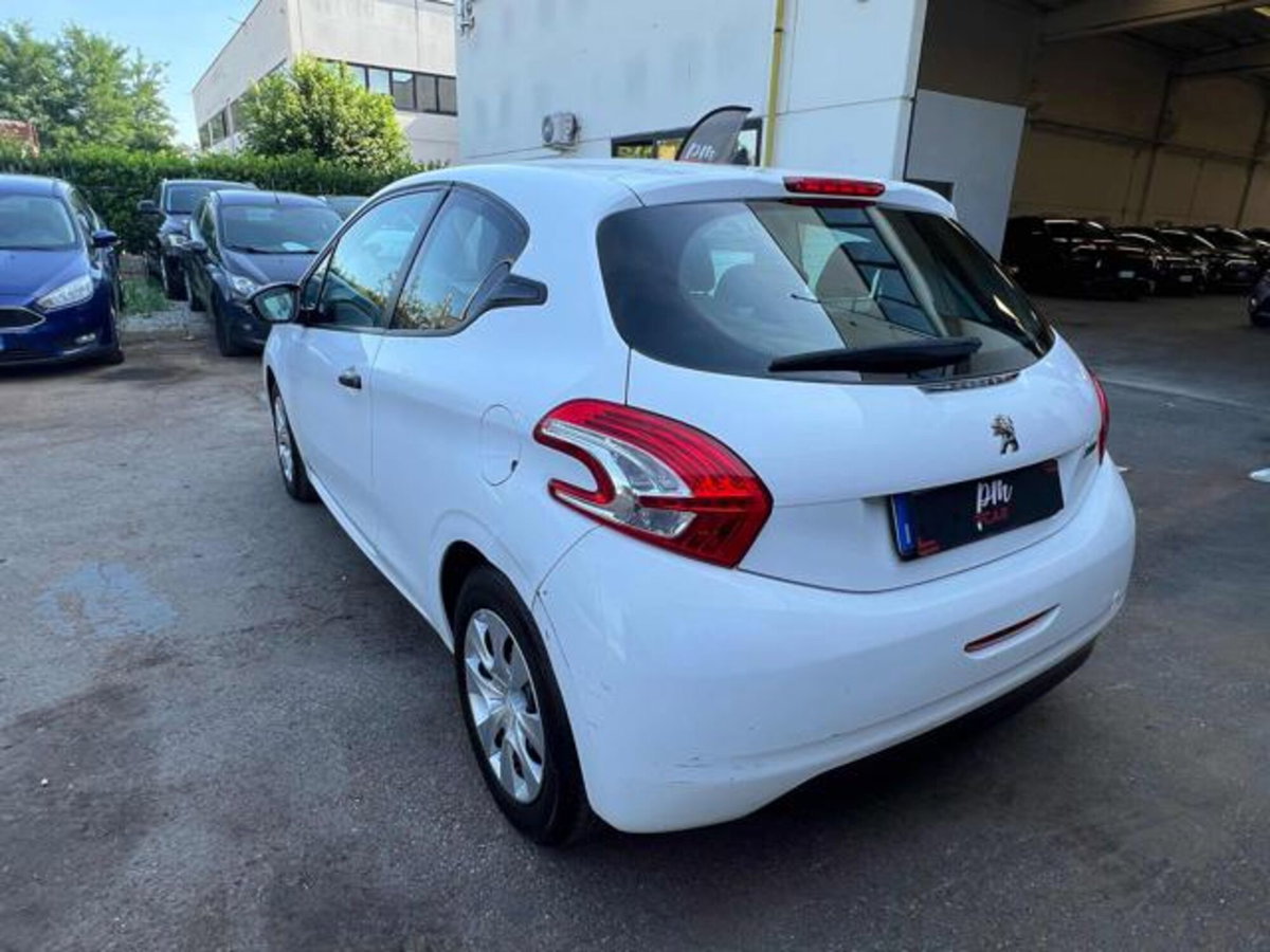 Peugeot 208 VTi 82 CV 3 porte Allure (7)