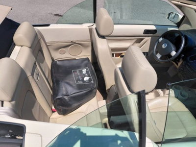 Volkswagen New Beetle Cabrio TDI 105CV (10)