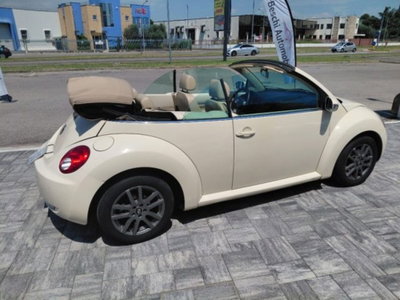 Volkswagen New Beetle Cabrio TDI 105CV (4)
