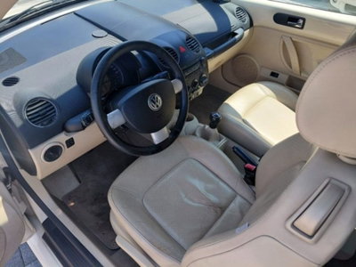 Volkswagen New Beetle Cabrio TDI 105CV (7)