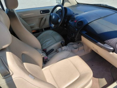 Volkswagen New Beetle Cabrio TDI 105CV (8)