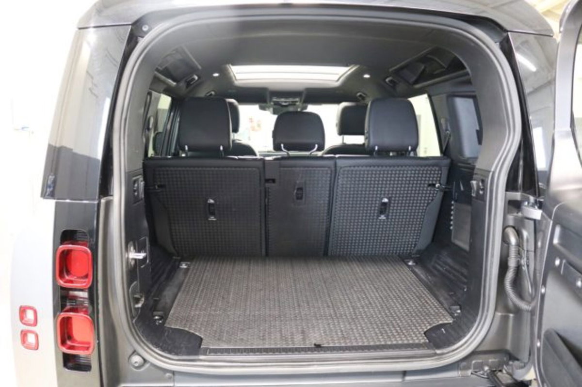 Land Rover Defender 110 3.0d i6 mhev X-Dynamic SE awd 200cv auto (16)