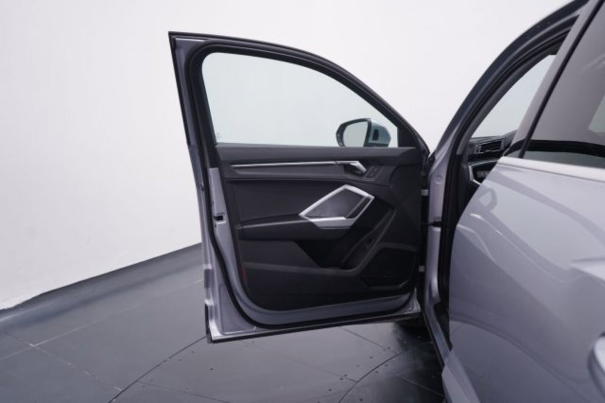 Audi Q3 Sportback 35 TDI quattro S tronic Business Plus (9)