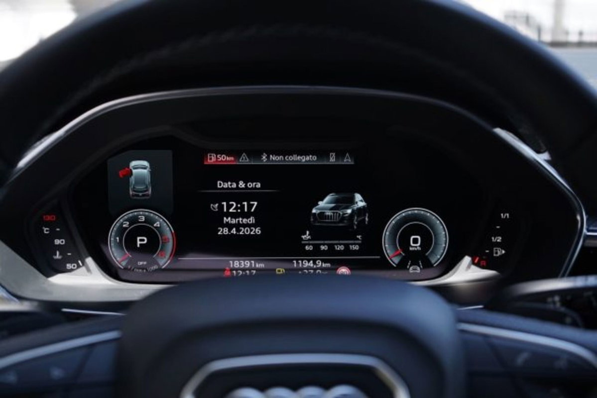 Audi Q3 35 2.0 tdi Identity Black s-tronic (8)