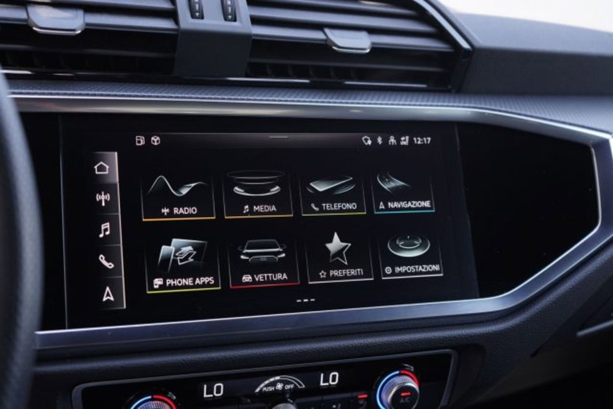 Audi Q3 35 2.0 tdi Identity Black s-tronic (9)