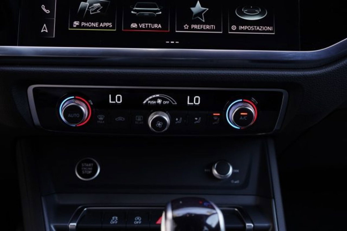Audi Q3 35 2.0 tdi Identity Black s-tronic (10)
