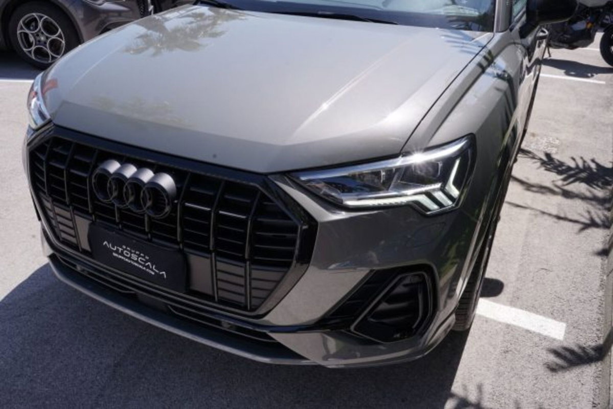Audi Q3 35 2.0 tdi Identity Black s-tronic (16)