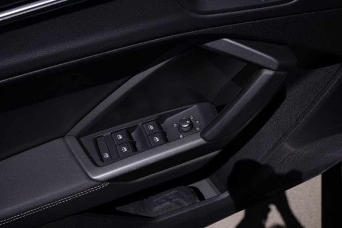 Audi Q3 35 2.0 tdi Identity Black s-tronic (3)