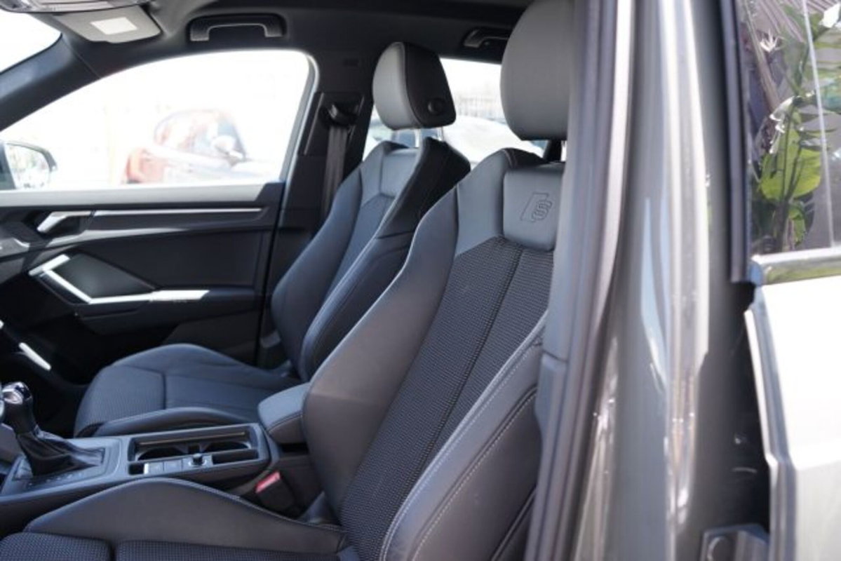 Audi Q3 35 2.0 tdi Identity Black s-tronic (4)