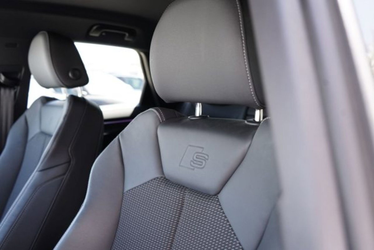 Audi Q3 35 2.0 tdi Identity Black s-tronic (5)