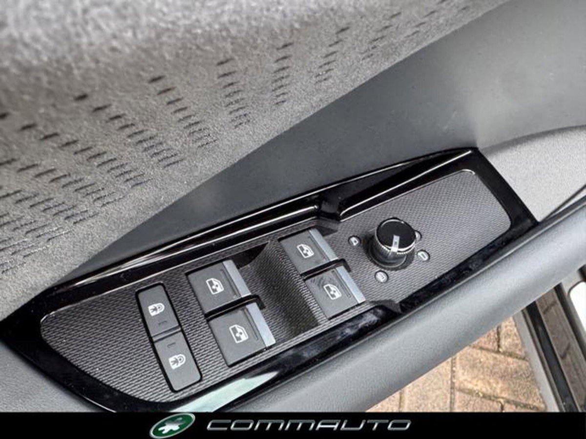 Audi Q3 Sportback 2.0 tfsi S line edition quattro 204cv s-tronic (13)