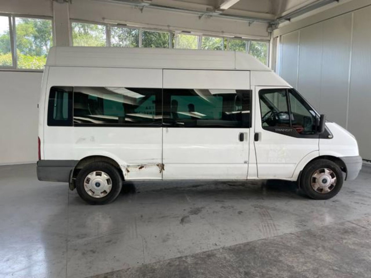 Ford Transit Van Furgone 330L 2.2 TDCi/140 PL-TM Combi (8)