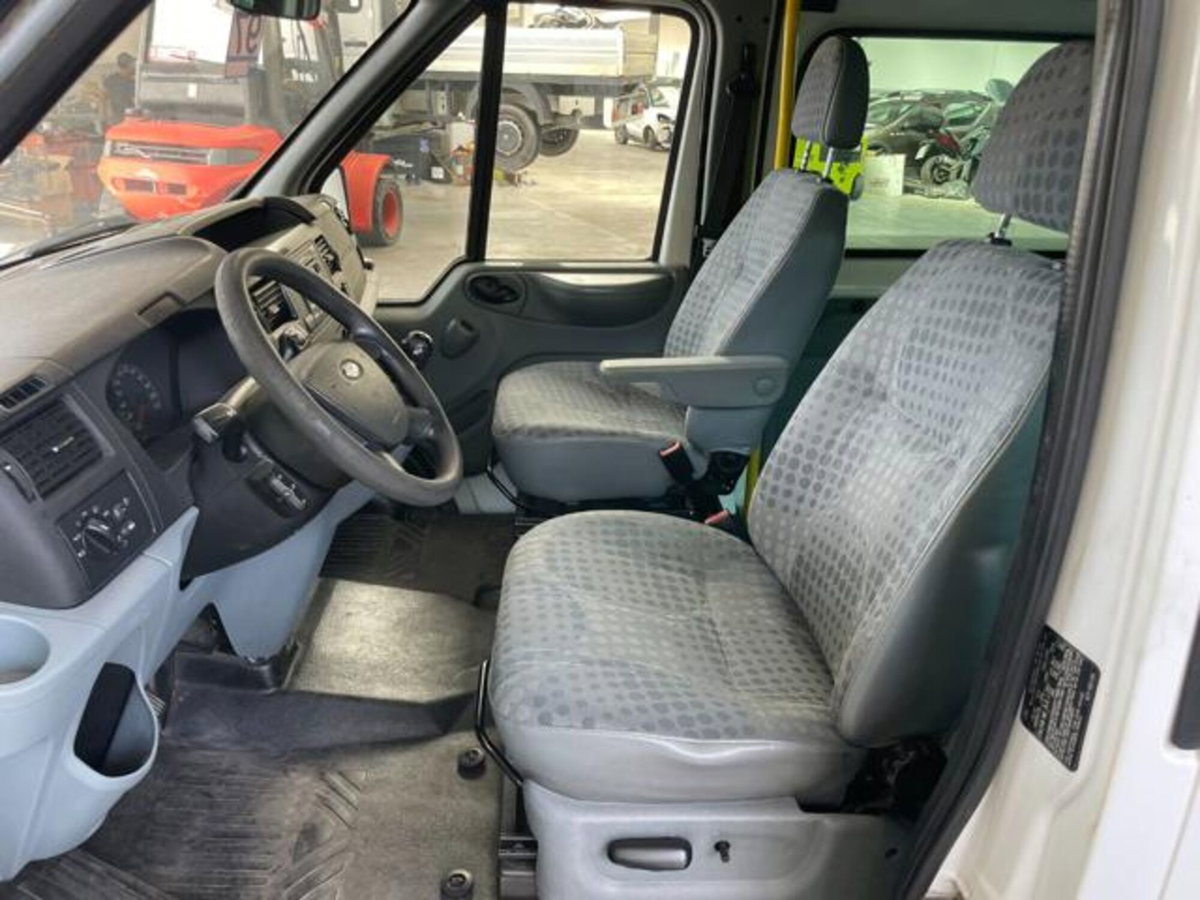 Ford Transit Van Furgone 330L 2.2 TDCi/140 PL-TM Combi (9)