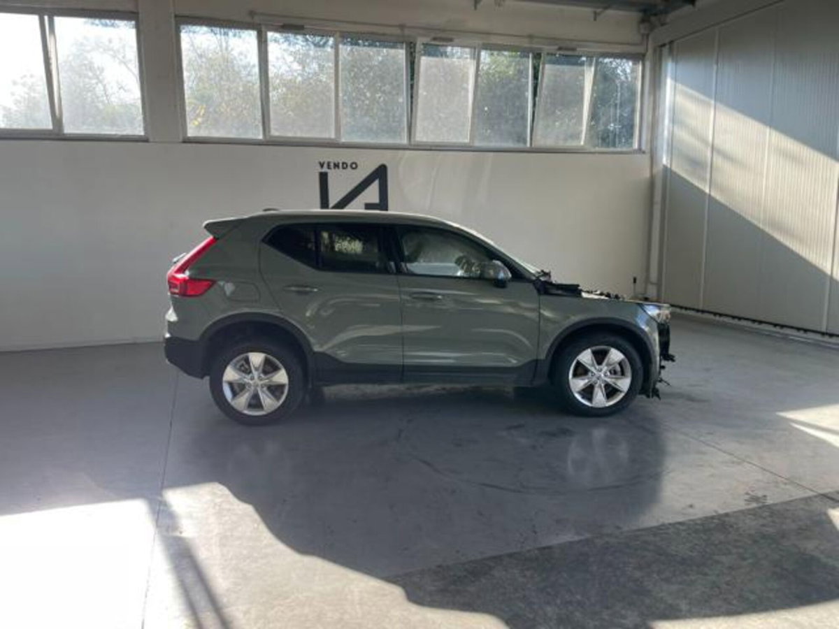 Volvo XC40 B3 automatico Essential (8)
