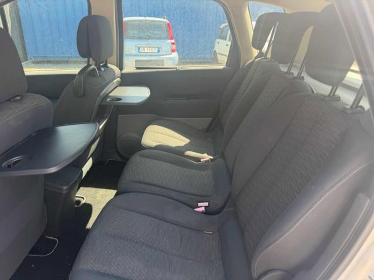 Renault Scenic E-Tech Electric 1.9 dCi/130CV (10)