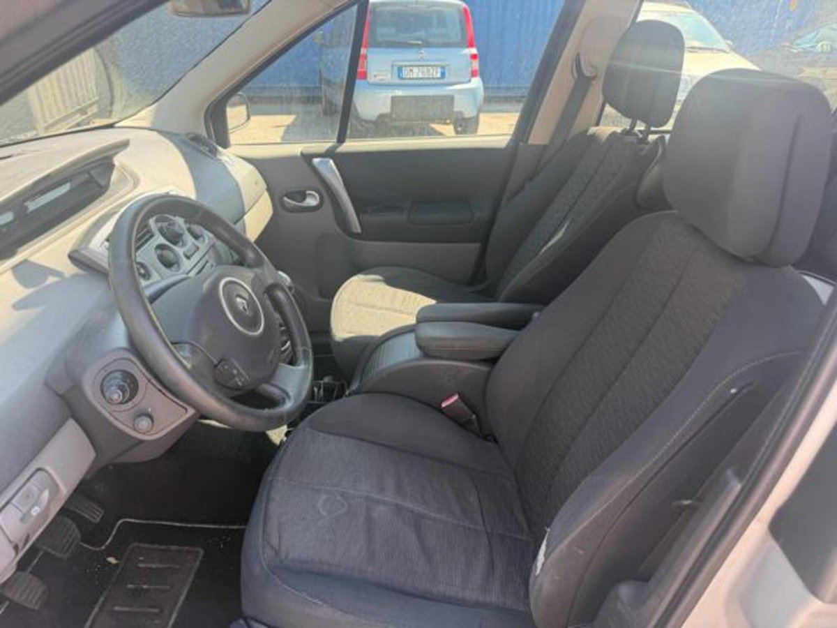 Renault Scenic E-Tech Electric 1.9 dCi/130CV (11)