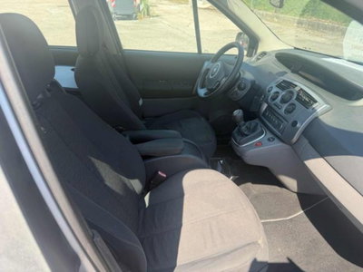 Renault Scenic E-Tech Electric 1.9 dCi/130CV (19)