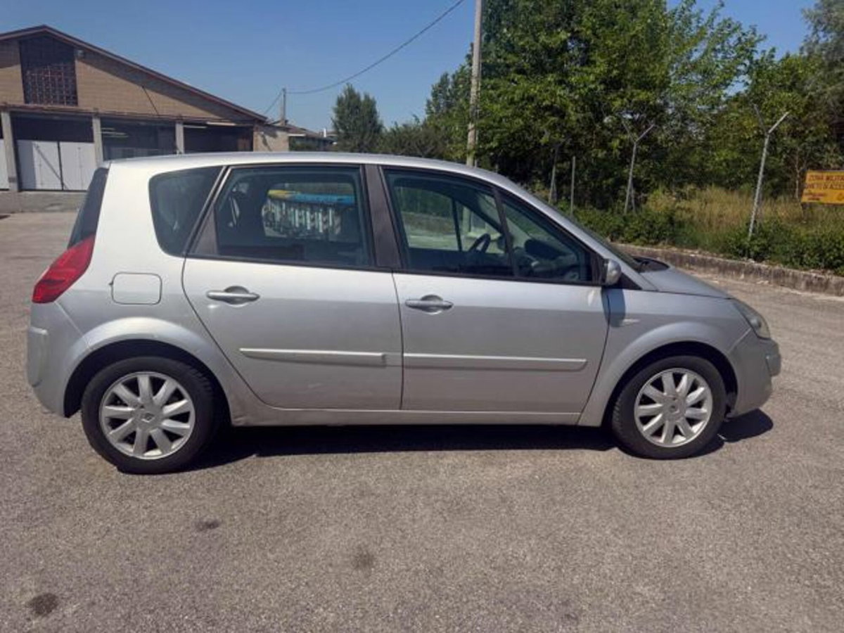 Renault Scenic E-Tech Electric 1.9 dCi/130CV (6)