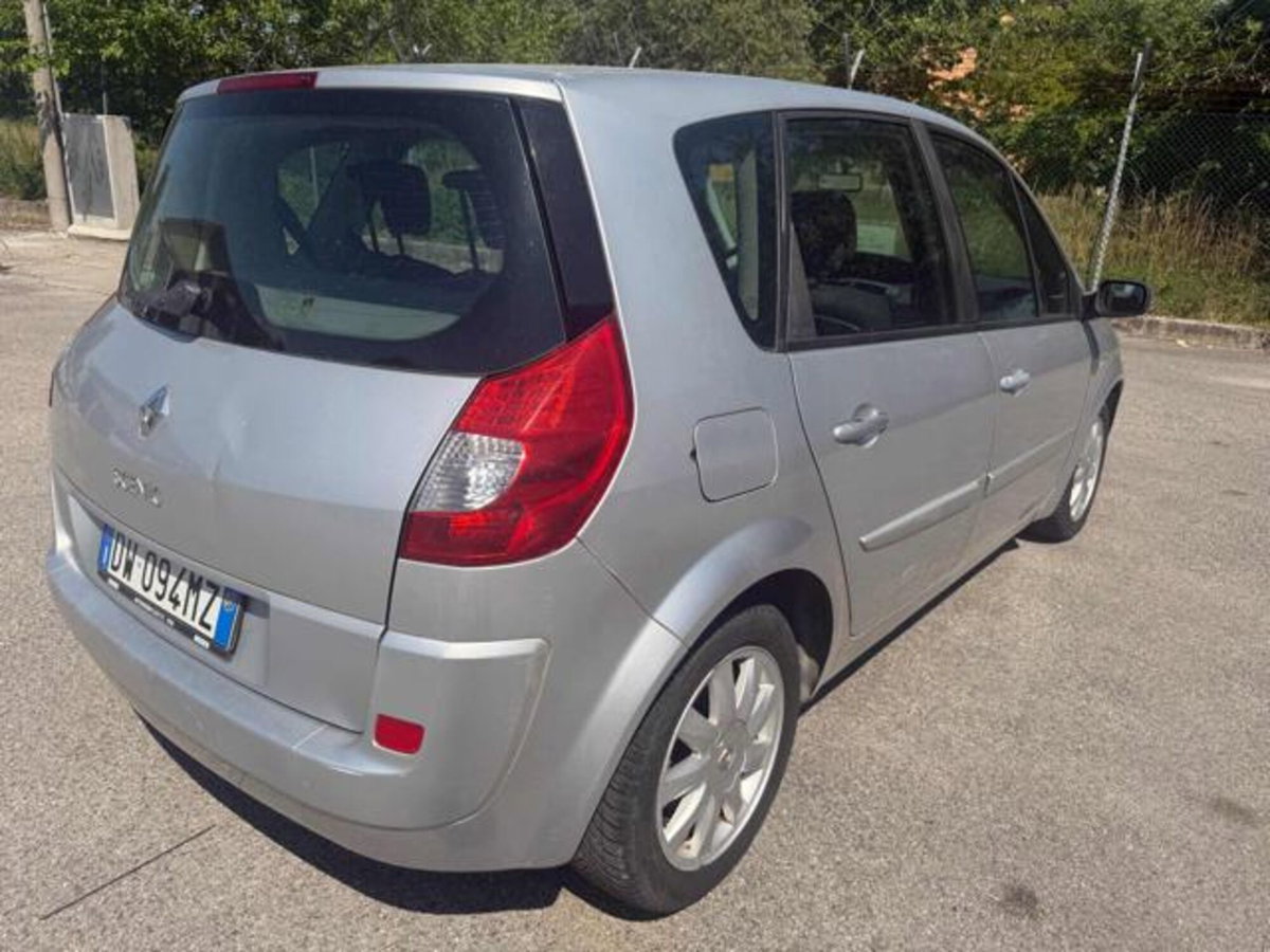 Renault Scenic E-Tech Electric 1.9 dCi/130CV (7)