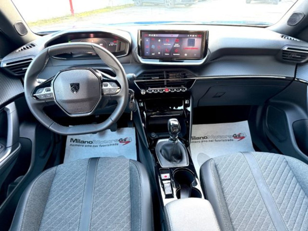 Peugeot 2008 PureTech 100 S&S Allure (11)