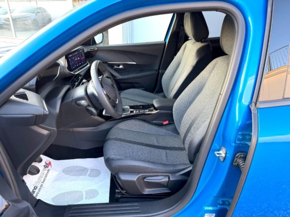 Peugeot 2008 PureTech 100 S&S Allure (9)