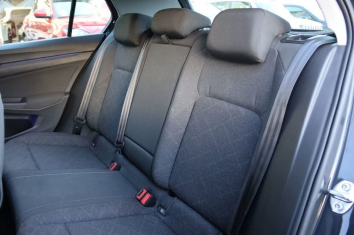 Volkswagen Golf 1.5 eTSI 150 CV EVO ACT DSG Style (9)