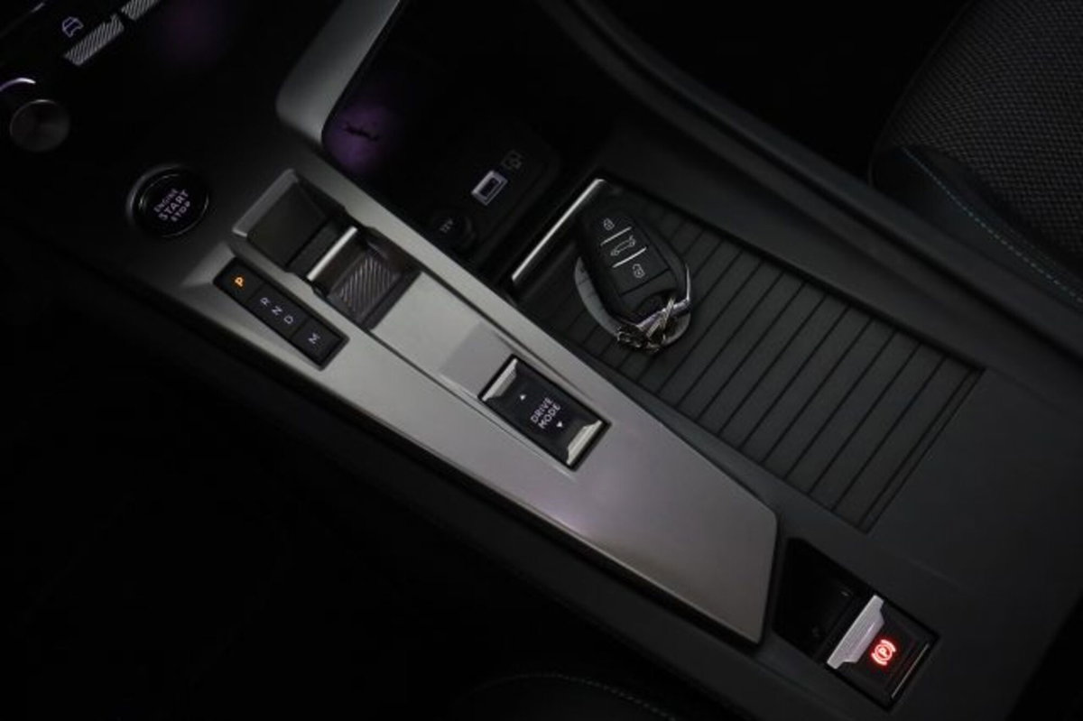 Peugeot 308 PureTech Turbo 130 S&S EAT8 Allure (13)