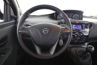 Lancia Ypsilon 1.0 FireFly 5 porte S&S Hybrid Silver Plus (5)