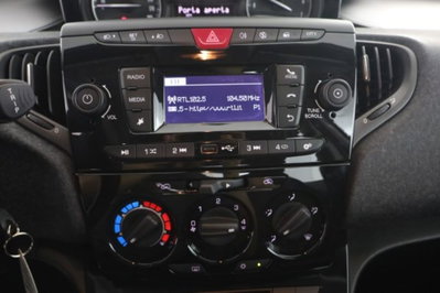 Lancia Ypsilon 1.0 FireFly 5 porte S&S Hybrid Silver Plus (8)