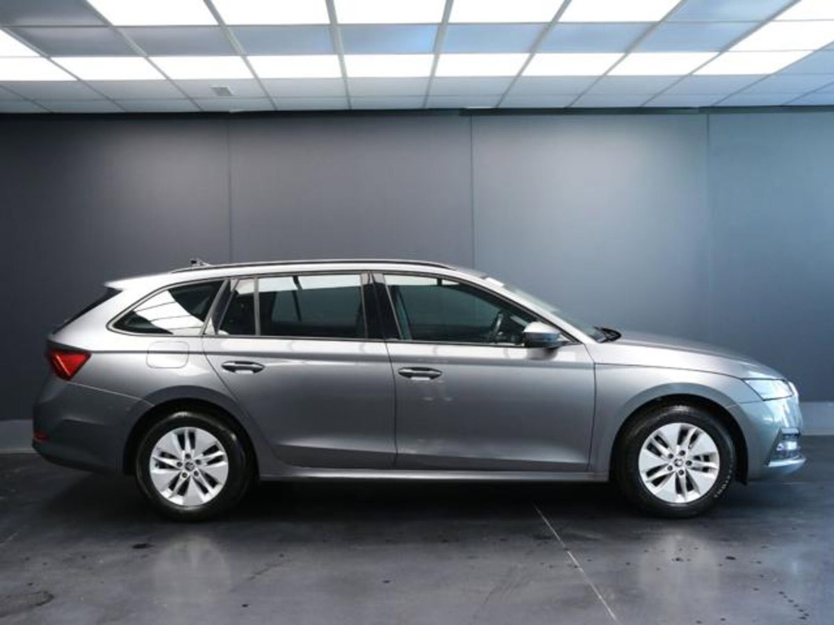Skoda Octavia Station Wagon 2.0 TDI EVO SCR DSG Wagon Executive (3)