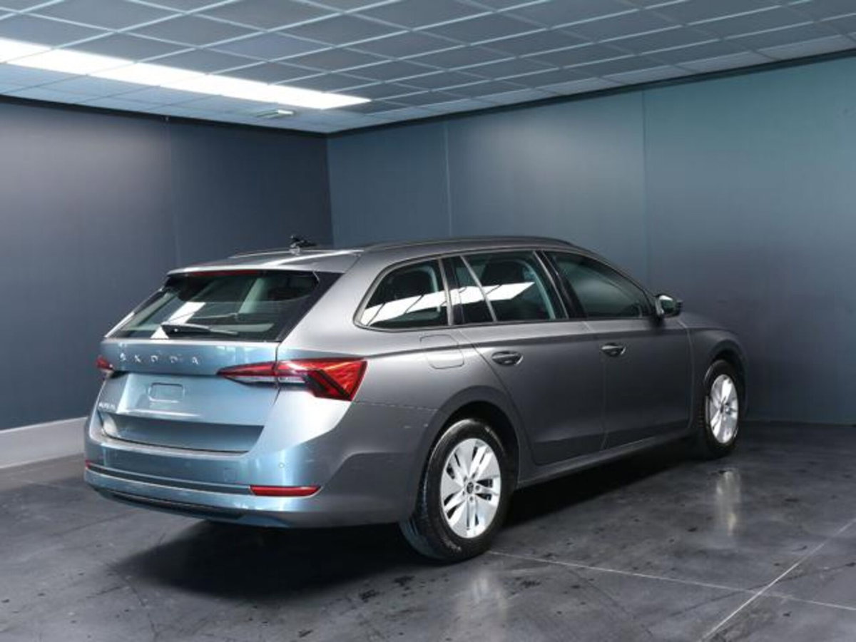 Skoda Octavia Station Wagon 2.0 TDI EVO SCR DSG Wagon Executive (4)