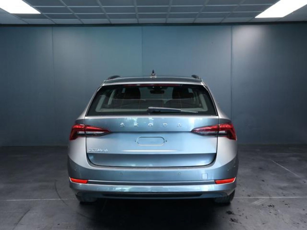 Skoda Octavia Station Wagon 2.0 TDI EVO SCR DSG Wagon Executive (5)