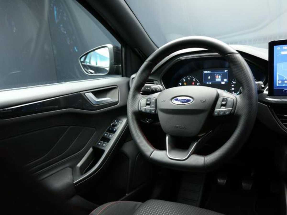 Ford Focus Station Wagon 1.0 EcoBoost Hybrid 125 CV SW ST-Line (12)