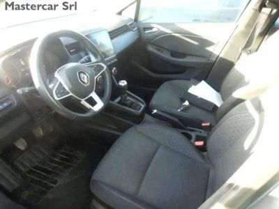 Renault Clio 1.0 tce Techno 90cv (4)