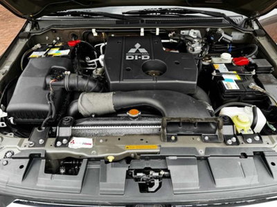 Mitsubishi Pajero 3.2 DI-D 16V aut. 5p. Instyle DPF (15)