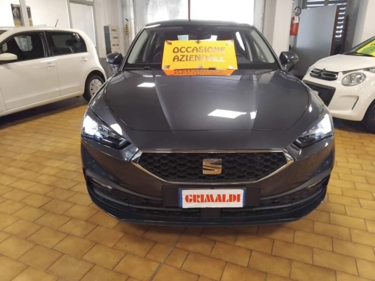 SEAT Leon 1.5 hybrid Business 116cv dsg (2)