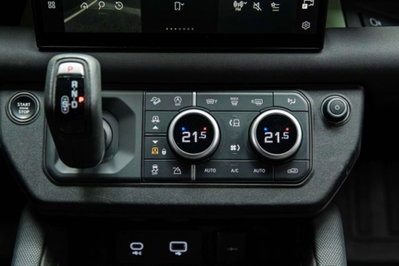 Land Rover Defender 110 3.0D I6 300 CV AWD Auto 75th Limited Edition (11)