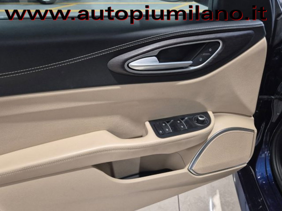 Alfa Romeo Giulia 2.2 Turbodiesel 190 CV AT8 Business (11)