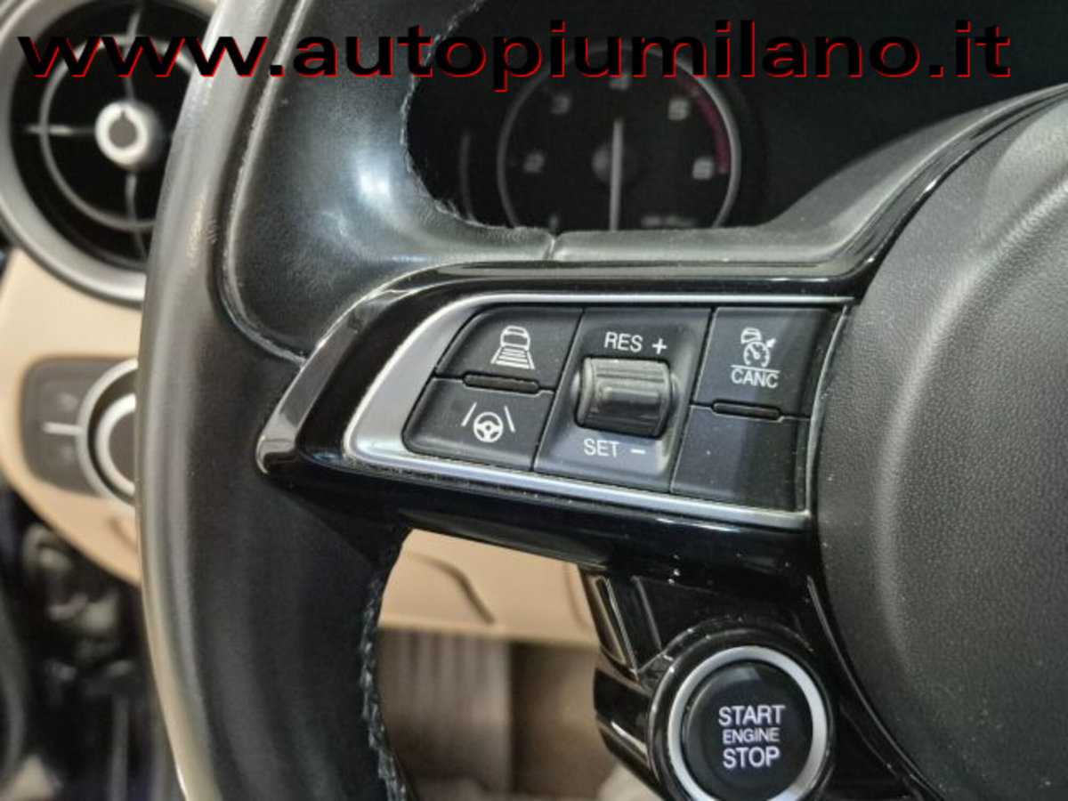 Alfa Romeo Giulia 2.2 Turbodiesel 190 CV AT8 Business (13)