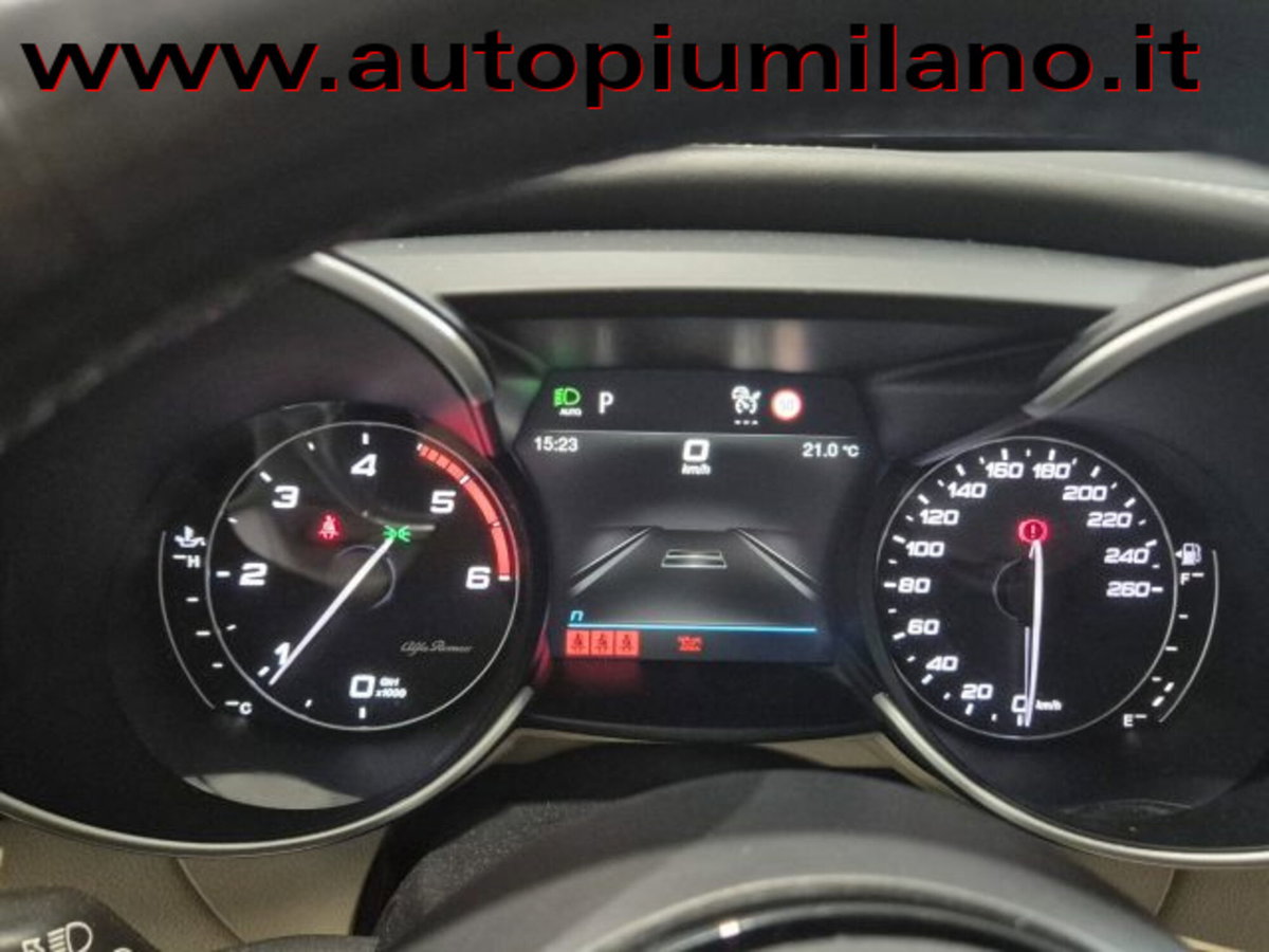 Alfa Romeo Giulia 2.2 Turbodiesel 190 CV AT8 Business (15)